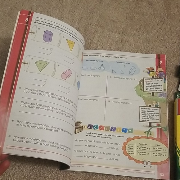 Canadian MathSmart Grade 4 + pouch + markers - Picture 2 of 2